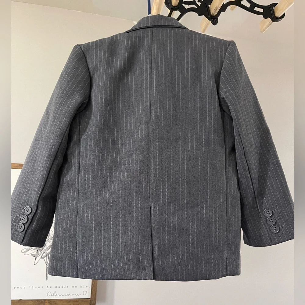 Children’s boys 3 piece suit gray pin stripe size 4T - Picture 3 of 8